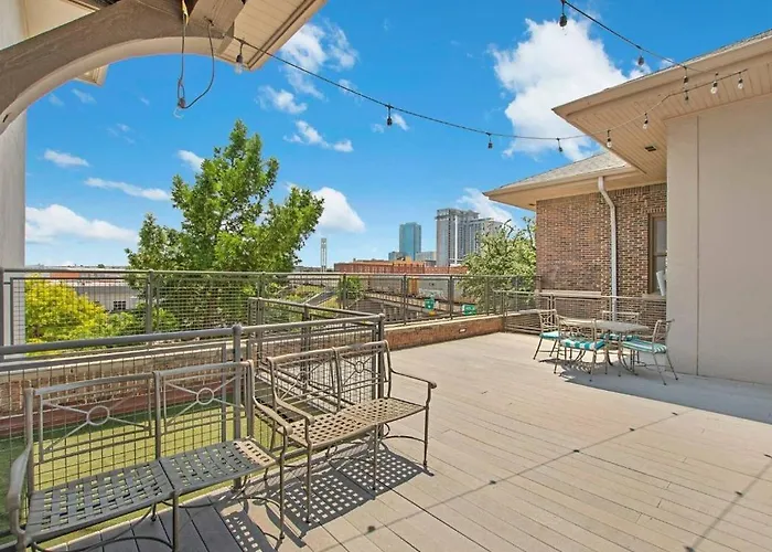 Modern Industrial With Private Garage Queen Bed Workspace In-unit Laundry Appartement *